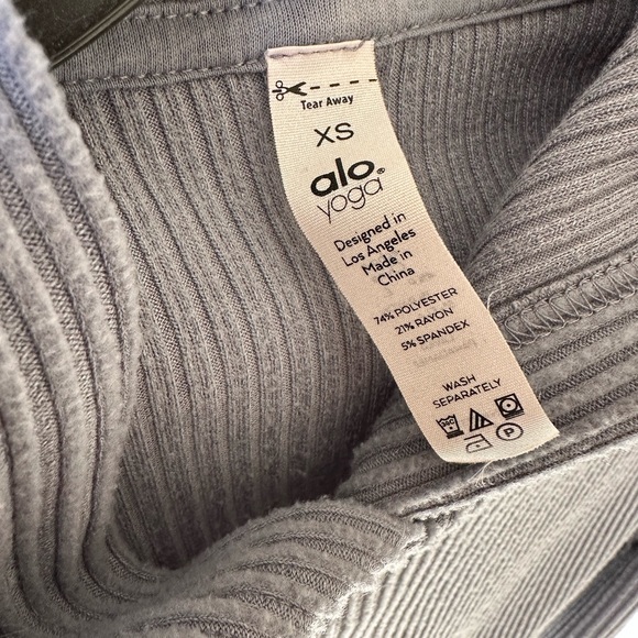 Alo Yoga Muse Hoodie in light blue extra small - Picture 4 of 4